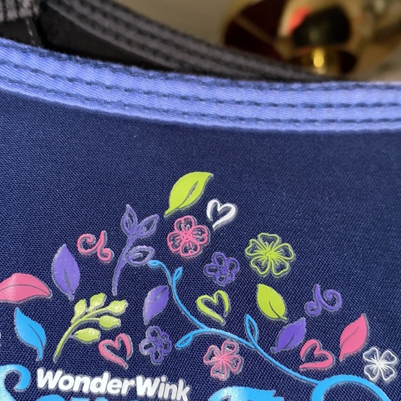 Wonder wink seven flex scrub jacket size small. - Picture 3 of 4